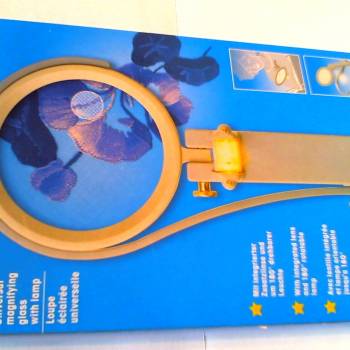 Foto Lente d'ingrandimento universale con lampadina 611732